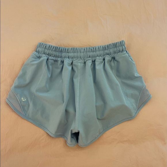 lululemon hotty hot short 2.5” - Picture 2 of 4